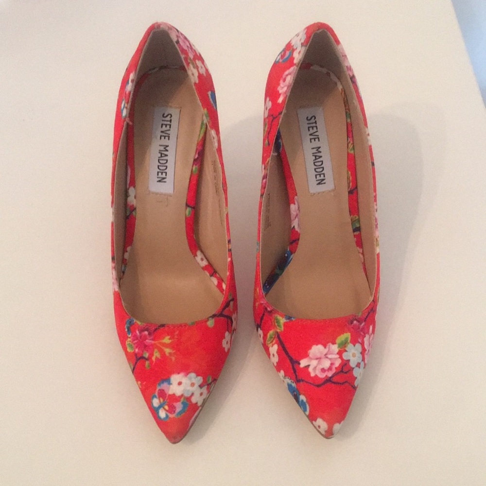 New Steve Madden size 5.5 pointy pump